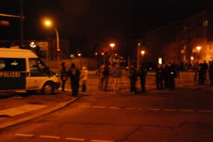 Auch diese gewaltige Blockade am Bernsbachplatz diente als Argument, die angemeldete Demonstration nicht durchzulassen.