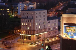 800px-Chemnitz-Gunzenhauser-night